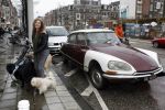 Amsterdam 14 februari 2007
Thierry Duval vraagt Belinda Meuldijk ten huwelijk. Belinda komt aanrijden met een Citroen Snoek.