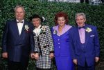 31 December 1991
Rene Froger trouwt voor de eerste maal met Natasja Froger
Hier op de foto de beide ouders Lou Bartels met zijn vrouw en Bolle Jan Froger met zijn vrouw Mien Froger