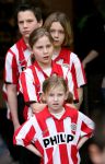 Eindhoven, 18 Maart 2007 Kompetitiewedstrijd PSV-AJAX, eindstand 1-5 Seizoen 2006/2007
Kleindochters Christ v Kasteren als mascottes