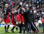 Eindhoven, 18 Maart 2007 Kompetitiewedstrijd PSV-AJAX, eindstand 1-5 Seizoen 2006/2007
Wesley Sneijder wordt gefeliciteerd met de 0-2 door o.a. Edgar Davdids en Jaap Stam