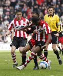 Eindhoven, 18 Maart 2007 Kompetitiewedstrijd PSV-AJAX, eindstand 1-5 Seizoen 2006/2007
Eduardo Alcides in duel met Urby Emanuelson