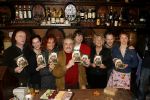 Amsterdam 5 maart 2007
Presentatie dvd van t Schaep met de 5 poten in cafe Hoppe. Marc Marie Huijbregts Eli Asser Loes Luca Carry Tefsen Jenny Arean en Laus Steenbeke en Ton Verlind zijn aanwezig.