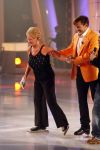 Hilversum 23 februari 2007
Presentatie  cd Gerard Joling . De moeder van Gerard reikt de cd uit op schaatsen.