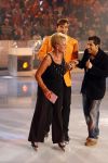 Hilversum 23 februari 2007
Presentatie  cd Gerard Joling . De moeder van Gerard reikt de cd uit op schaatsen.