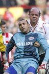 Eindhoven, 18 Maart 2007 Kompetitiewedstrijd PSV-AJAX, eindstand 1-5 Seizoen 2006/2007
Gomes geblesseerd en wordt verzorgd door Mart v d Heuvel