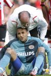 Eindhoven, 18 Maart 2007 Kompetitiewedstrijd PSV-AJAX, eindstand 1-5 Seizoen 2006/2007
Gomes geblesseerd en wordt verzorgd door Mart v d Heuvel