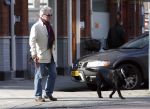 Amsterdam 11 maart 2007
Huub Stapel aan het wandelen met zijn hond nero.