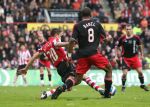 Eindhoven, 18 Maart 2007 Kompetitiewedstrijd PSV-AJAX, eindstand 1-5 Seizoen 2006/2007
Ibrahim Afellay in duel met Ryan Babel