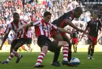 Eindhoven, 18 Maart 2007 Kompetitiewedstrijd PSV-AJAX, eindstand 1-5 Seizoen 2006/2007
Ibrahim Afellay in duel met Ryan Babel