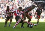 Eindhoven, 18 Maart 2007 Kompetitiewedstrijd PSV-AJAX, eindstand 1-5 Seizoen 2006/2007
Ibrahim Afellay in duel met Ryan Babel