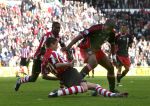 Eindhoven, 18 Maart 2007 Kompetitiewedstrijd PSV-AJAX, eindstand 1-5 Seizoen 2006/2007
Ibrahim Afellay in duel met Ryan Babel
