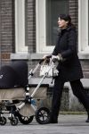 Amsterdam 13 februari 2007
Irene v d Laar wandelend achter de kinderwagen.