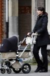 Amsterdam 13 februari 2007
Irene v d Laar wandelend achter de kinderwagen.