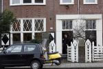 Amsterdam 6 februari 2007
Jack Spijkerman zijn huis staat te koop. De makelaar en kijkers bij het huis.