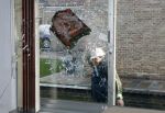 Volendam 17 februari 2007
Jan Smit is bij de sloop van het huis dat hj gekocht heeft. Op deze plek wordt xijn nieuwe huis gebouwd.