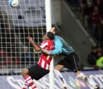 Eindhoven, 3 Maart 2007 Kompetitiewedstrijd PSV-RKC eindstand 2-0 Seizoen 2006/2007
Jefferson Farfan in duel met doelman Erwin Lemmens