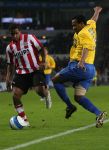 Eindhoven, 3 Maart 2007 Kompetitiewedstrijd PSV-RKC eindstand 2-0 Seizoen 2006/2007
Jefferson Farfan in duel met Fung A Wing Cerezo