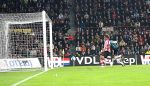 Eindhoven, 3 Maart 2007 Kompetitiewedstrijd PSV-RKC, eindstand 2-0 Seizoen 2006/2007
Serie van een aktie van Jefferson Farfan die zijn bal net over het doel ziet gaan
Foto Ronald Otter