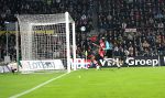 Eindhoven, 3 Maart 2007 Kompetitiewedstrijd PSV-RKC, eindstand 2-0 Seizoen 2006/2007
Serie van een aktie van Jefferson Farfan die zijn bal net over het doel ziet gaan
Foto Ronald Otter