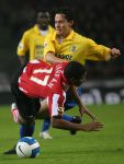 Eindhoven, 3 Maart 2007 Kompetitiewedstrijd PSV-RKC eindstand 2-0 Seizoen 2006/2007
Jefferson Farfan in duel met Virgilio Teixeira