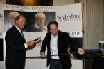 Amsterdam 15 maart 2007
Presentatie dvd box Ko v Dijk. Aanwezig zijn oa de zoons van Ko van Dijk Kees en Peter Jan v Dijk. Joop v d Ende reikte de dvd box uit. Gijs Scholten v Aschat