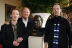 Amsterdam 15 maart 2007
Presentatie dvd box Ko v Dijk. Aanwezig zijn oa de zoons van Ko van Dijk Kees en Peter Jan v Dijk. Joop v d Ende reikte de dvd box uit.