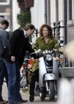 Amsterdam 16 maart 2007
Katja Schuurman en Thijs Romer krijgen hun nieuwe scooter.