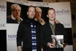 Amsterdam 15 maart 2007
Presentatie dvd box Ko v Dijk. Aanwezig zijn oa de zoons van Ko van Dijk Kees en Peter Jan v Dijk. Joop v d Ende reikte de dvd box uit.