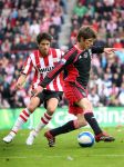 Eindhoven, 18 Maart 2007 Kompetitiewedstrijd PSV-AJAX, eindstand 1-5 Seizoen 2006/2007
Klaas Jan Huntelaar in duel met Manuel Da Costa
