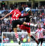 Eindhoven, 18 Maart 2007 Kompetitiewedstrijd PSV-AJAX, eindstand 1-5 Seizoen 2006/2007
Klaas Jan Huntelaar in duel met Manuel Da Costa
