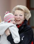 Lech 11 februari 2007
Maxima Prins Willem Alexander Amalia Alexia Koningin Beatrix Prins Constantijn Prinses Laurentien met Prinses Eloise Prins Claus Cazimir en Eleonore op vakatie in Lech.