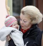Lech 11 februari 2007
Maxima Prins Willem Alexander Amalia Alexia Koningin Beatrix Prins Constantijn Prinses Laurentien met Prinses Eloise Prins Claus Cazimir en Eleonore op vakatie in Lech.