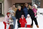 Lech 11 februari 2007
Maxima Prins Willem Alexander Amalia Alexia Koningin Beatrix Prins Constantijn Prinses Laurentien met Prinses Eloise Prins Claus Cazimir en Eleonore op vakatie in Lech.