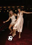 Amsterdam 5 maart 2007
Presentatie nieuwe talpa serie Voetbalvrouwen in Tuschinski. Leontien Borsato en Nicolette v Dam voetballen met galajurk en hoge hakken