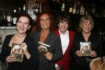 Amsterdam 5 maart 2007
Presentatie dvd van t Schaep met de 5 poten in cafe Hoppe. Marc Marie Huijbregts Eli Asser Loes Luca Carry Tefsen Jenny Arean en Laus Steenbeke en Ton Verlind zijn aanwezig.
