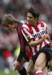 Eindhoven, 18 Maart 2007 Kompetitiewedstrijd PSV-AJAX, eindstand 1-5 Seizoen 2006/2007
Manuel Da Costa in duel met Klaas Jan Huntelaar