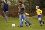 Blaricum 17 maart 2007
Marco Borsato bij het voetballen van zijn zoon Luca. Luca scoorde 4 van de 5 goals.