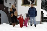 Lech 11 februari 2007
Maxima Prins Willem Alexander Amalia Alexia Koningin Beatrix Prins Constantijn Prinses Laurentien met Prinses Eloise Prins Claus Cazimir en Eleonore op vakatie in Lech.