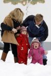 Lech 11 februari 2007
Maxima Prins Willem Alexander Amalia Alexia Koningin Beatrix Prins Constantijn Prinses Laurentien met Prinses Eloise Prins Claus Cazimir en Eleonore op vakatie in Lech.