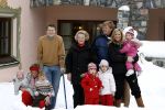 Lech 11 februari 2007
Maxima Prins Willem Alexander Amalia Alexia Koningin Beatrix Prins Constantijn Prinses Laurentien met Prinses Eloise Prins Claus Cazimir en Eleonore op vakatie in Lech.