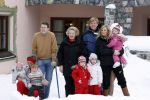 Lech 11 februari 2007
Maxima Prins Willem Alexander Amalia Alexia Koningin Beatrix Prins Constantijn Prinses Laurentien met Prinses Eloise Prins Claus Cazimir en Eleonore op vakatie in Lech.