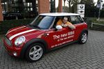 Hilversum 1 maart 2007
Menno Kohler krijgt  zijn mini cooper.