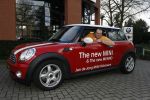 Hilversum 1 maart 2007
Menno Kohler krijgt  zijn mini cooper.