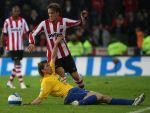 Eindhoven, 3 Maart 2007 Kompetitiewedstrijd PSV-RKC eindstand 2-0 Seizoen 2006/2007
Mika Vayrynen in duel met Tim Bakens