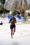 Curacao 6 januari 2006
Patrick Kluivert aan het trainen op het strand met een i pod op.