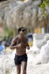 Curacao 6 januari 2006
Patrick Kluivert aan het trainen op het strand met een i pod op.