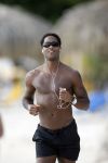 Curacao 6 januari 2006
Patrick Kluivert aan het trainen op het strand met een i pod op.