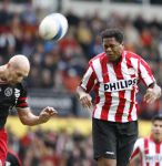 Eindhoven, 18 Maart 2007 Kompetitiewedstrijd PSV-AJAX, eindstand 1-5 Seizoen 2006/2007
Patrick Kluivert in duel met Jaap Stam