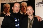 Amsterdam 15 maart 2007
Presentatie dvd box Ko v Dijk. Aanwezig zijn oa de zoons van Ko van Dijk Kees en Peter Jan v Dijk. Joop v d Ende reikte de dvd box uit.