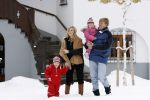 Lech 11 februari 2007
Maxima Prins Willem Alexander Amalia Alexia Koningin Beatrix Prins Constantijn Prinses Laurentien met Prinses Eloise Prins Claus Cazimir en Eleonore op vakatie in Lech.